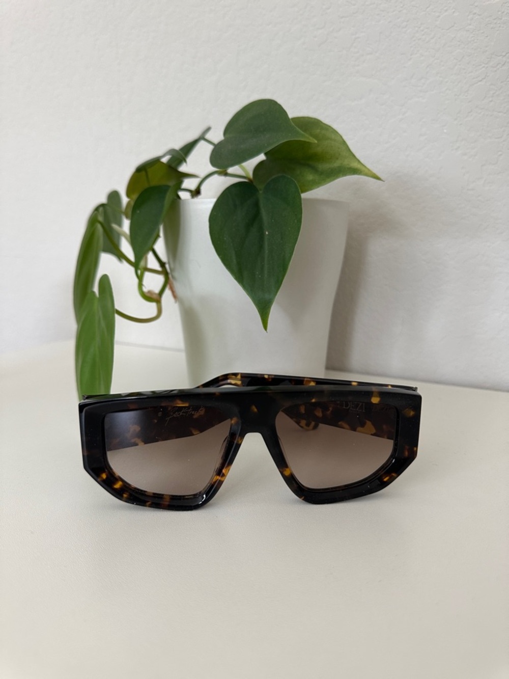 DEZI Tortoise Shell Oversized Shield Sunglasses with Brown Gradient Lenses